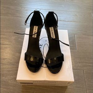 STEVE MADDEN Sandals